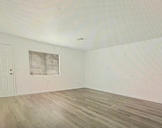 Building Photo - 2232 Benmore St