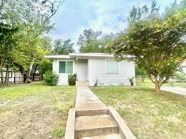 Building Photo - 1109 Davis St