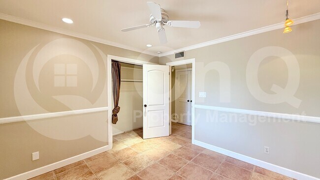 Building Photo - 3821 S Kenwood Ln