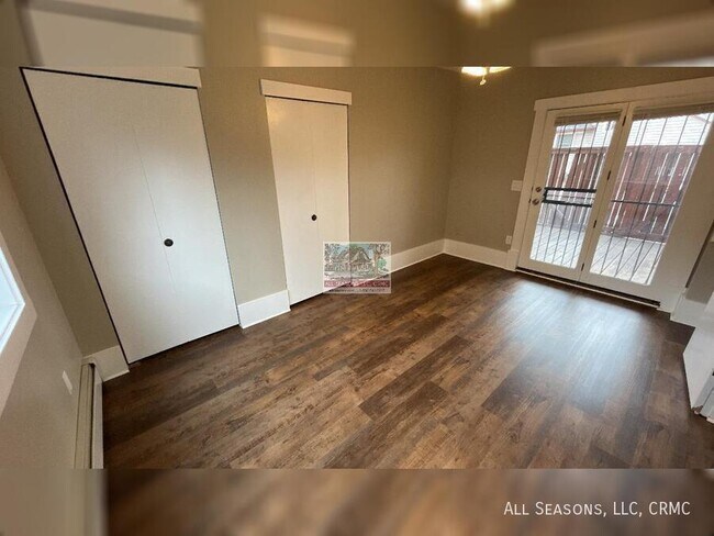 Building Photo - 410 E Dale St