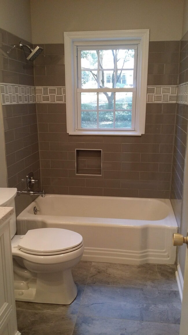 Building Photo - 1709 Merry Oaks Rd