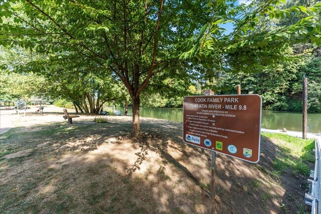 Building Photo - Renovated 4-bdrm, 2-bath Tualatin home—Corner lot, fenced yard, & prime location