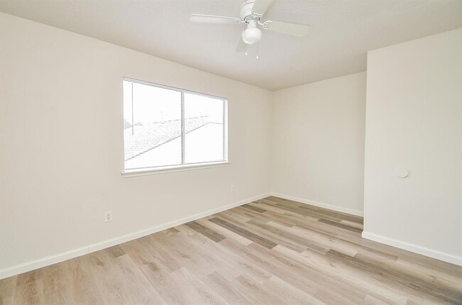 Building Photo - 11818 Spring Grove Dr