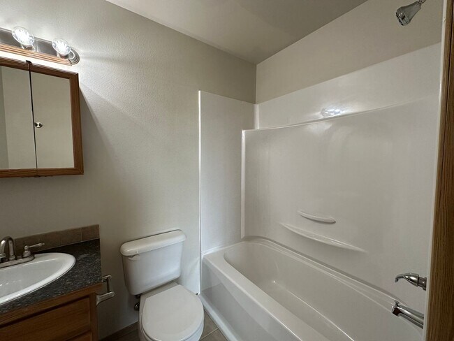 Building Photo - 3 Bed, 2 Bath close to Downtown Ferndale