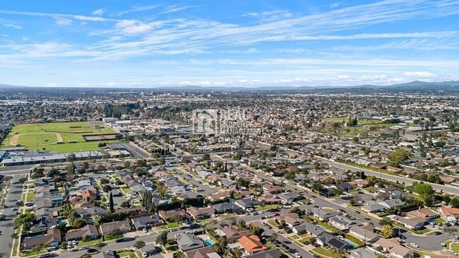 Building Photo - 996 S Siet Pl