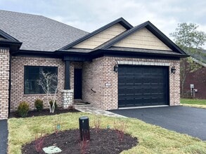 Building Photo - Twin Oaks Drive