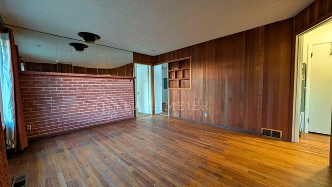 Building Photo - Charming 3-Bedroom Home with Spacious Backyard & Office