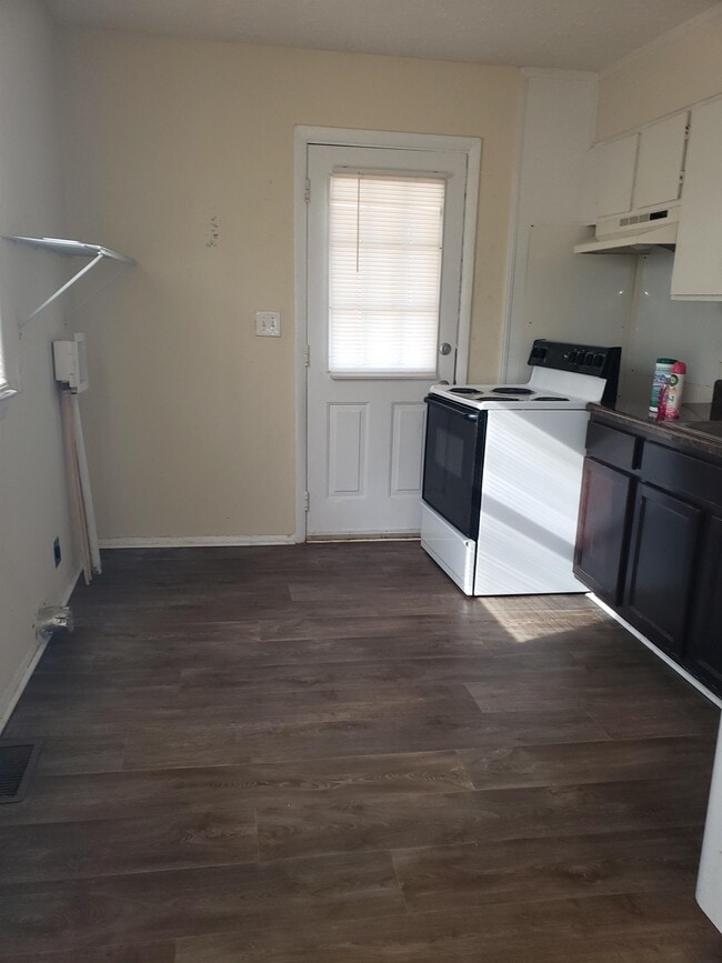 Building Photo - 632 Eva Cir