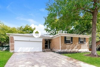 Building Photo - 3 Bedroom Pet-Friendly Home in DALLAS, TX with Main Street Renewal