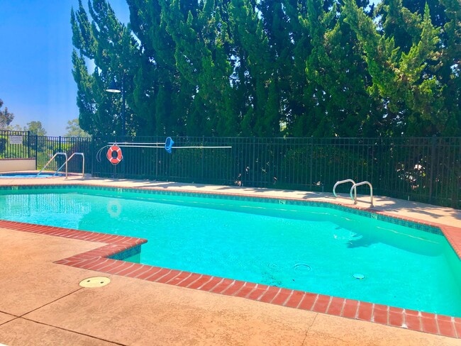 Building Photo - Sweet Single-Story, Completely Detached, in the Picturesque Fallbrook Village HOA Community!