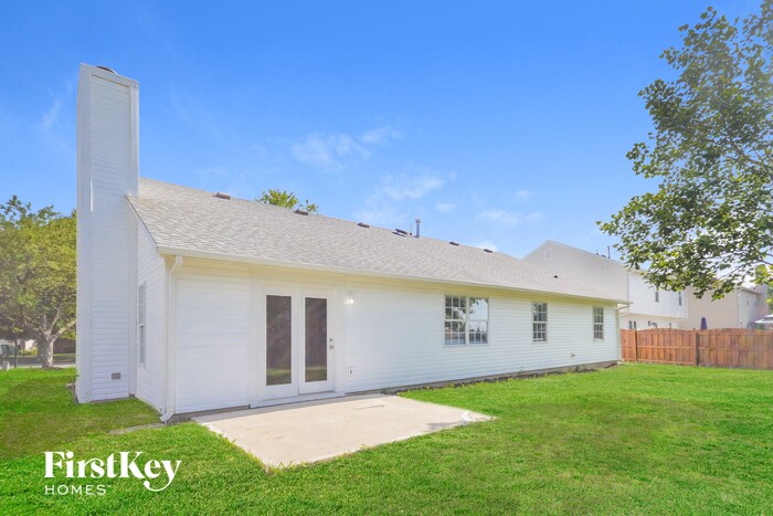 Building Photo - 1050 Oak Leaf Rd