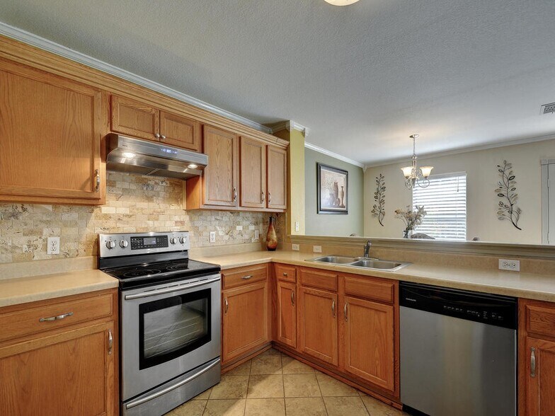 Building Photo - 8705 Davis Oaks Trail