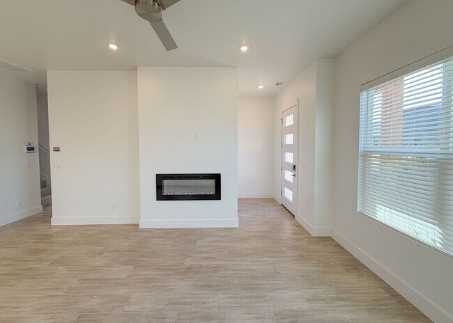 Building Photo - 13112 Maplewood Ave