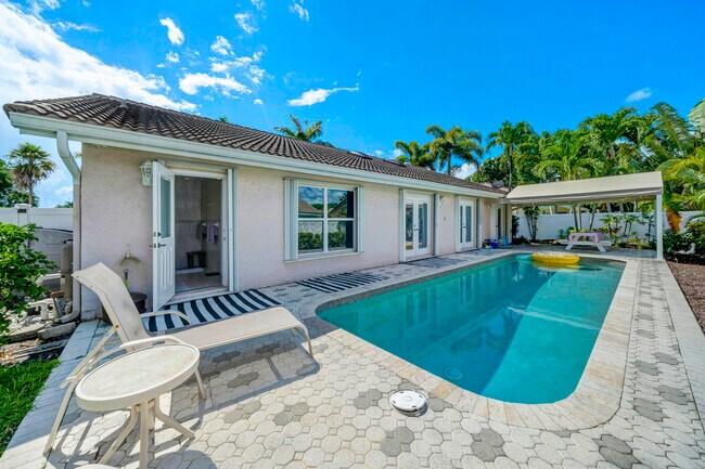 Building Photo - 7661 W Country Club Blvd