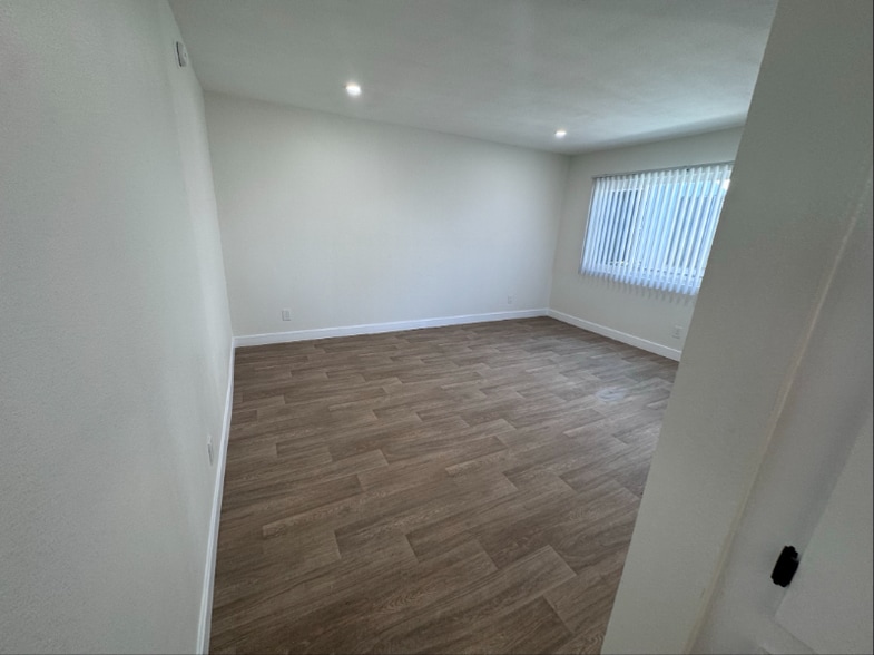 Building Photo - 8127 Stewart and Gray Rd