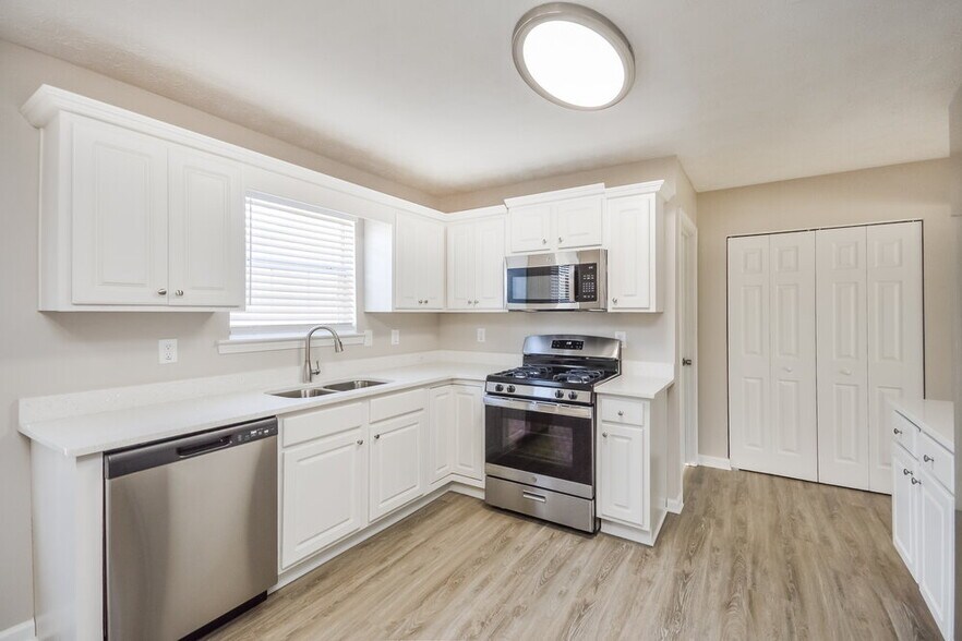 Building Photo - 95 N Greenfield Cir