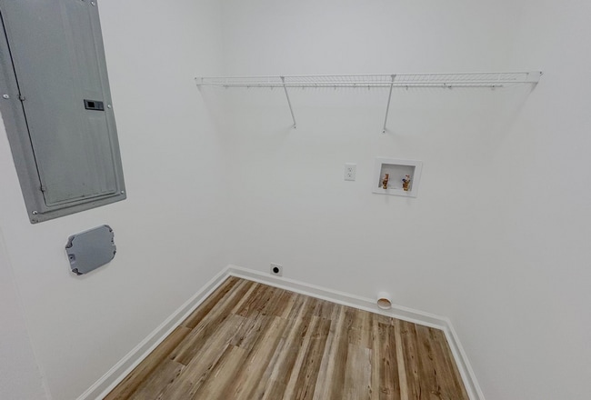 Building Photo - Modern 2BR/1.5BA Property with Renovated Interior and Unique Bonus Spaces - MOVE IN SPECIAL