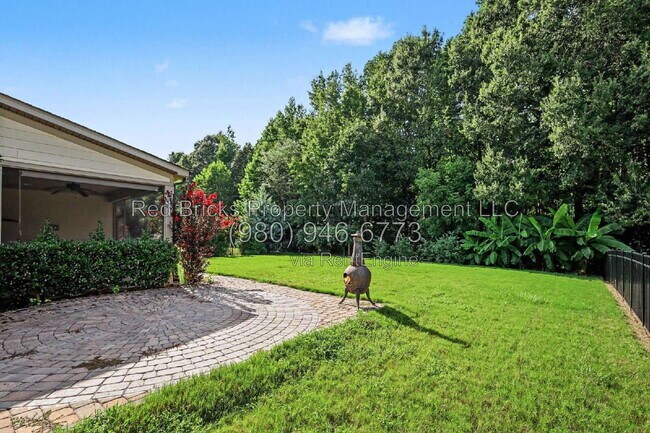 Building Photo - 145 Barclay Dr