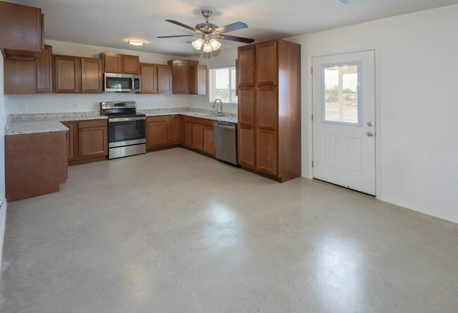 Building Photo - 20661 Leavitt Ln