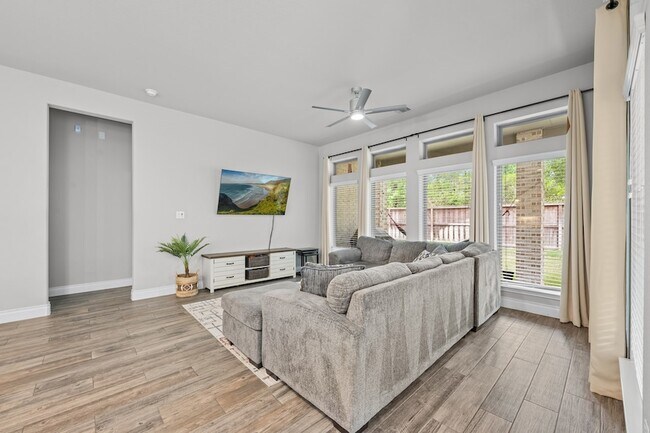 Building Photo - 8136 Tyrell Hgts Rd