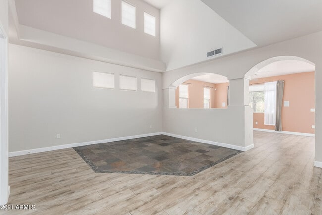 Building Photo - 204 W Mountain Sage Dr