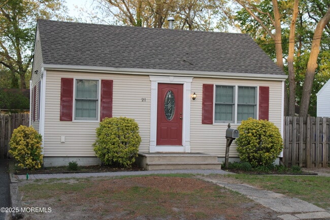 Primary Photo - 21 Coolidge Dr