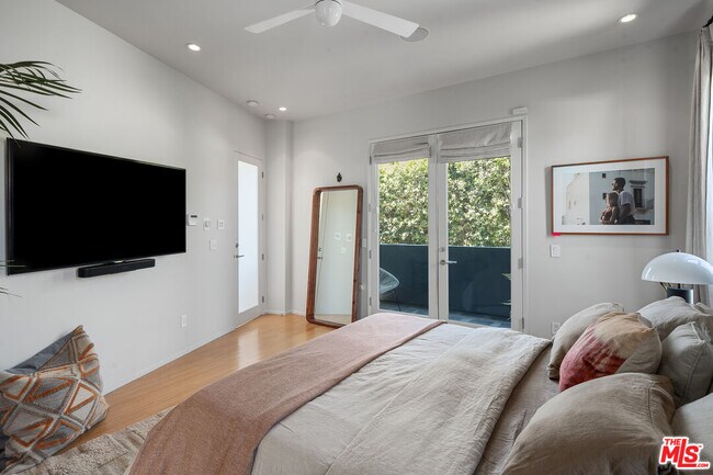 Building Photo - 8735 Dorrington Ave
