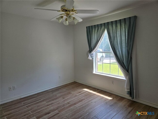 Building Photo - 120 Gardenridge Dr