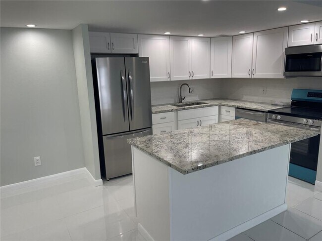 Building Photo - 851 Bayway Blvd