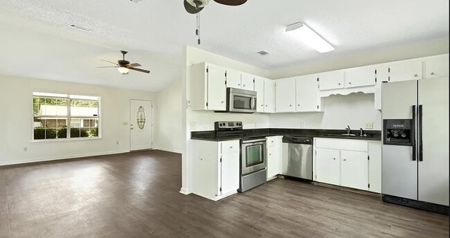 Building Photo - 1104 Tomahawk Trail