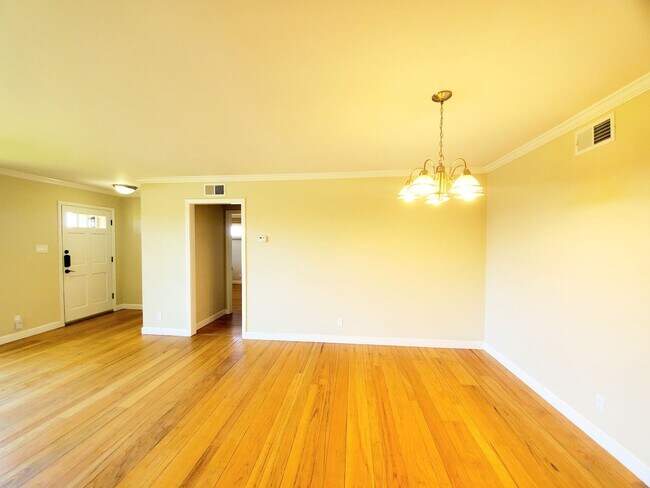 Building Photo - 301 42nd Ave