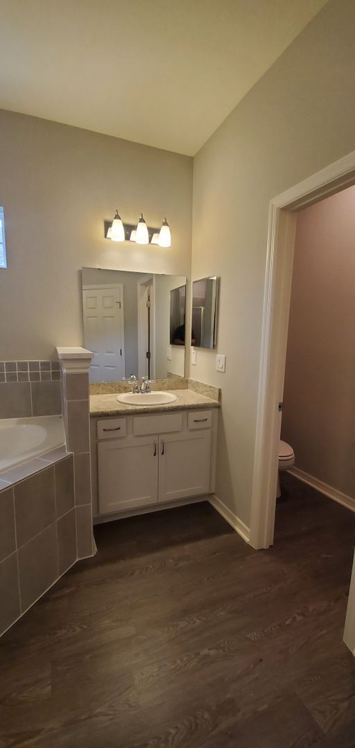 Building Photo - 4-Bedroom, 2.5-Bathroom in Winter Haven