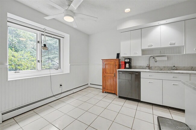 Building Photo - 811 Eagle Bay Dr