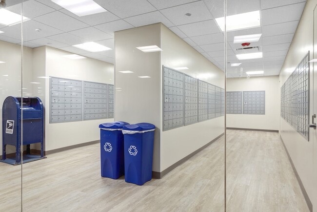 Building Photo - 300 N State St