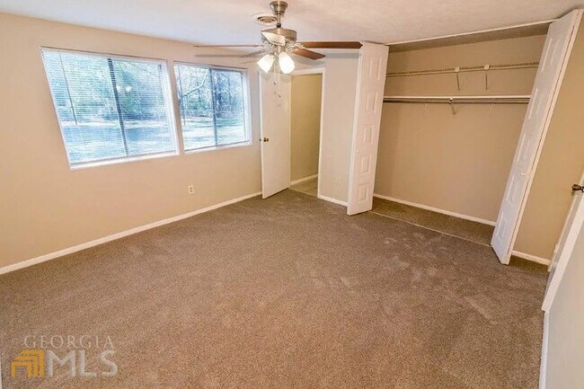 Building Photo - Newly Renovated Single-family Home