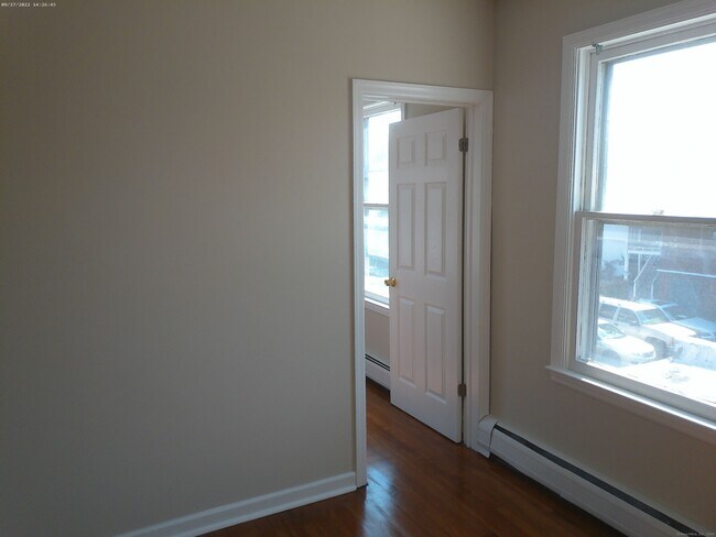 Building Photo - 2343 Barnum Ave