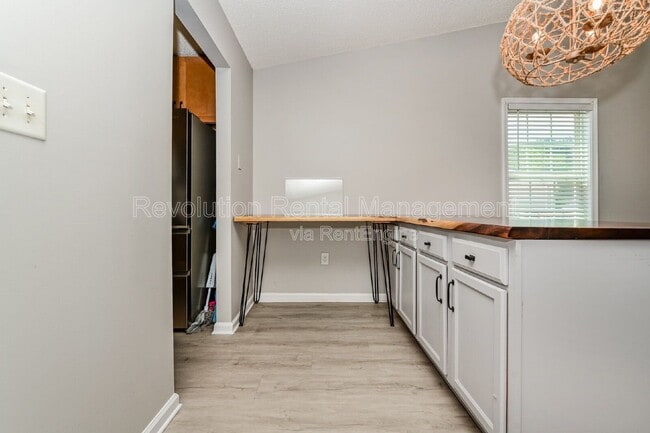 Building Photo - 1740 Summerwoods Ln