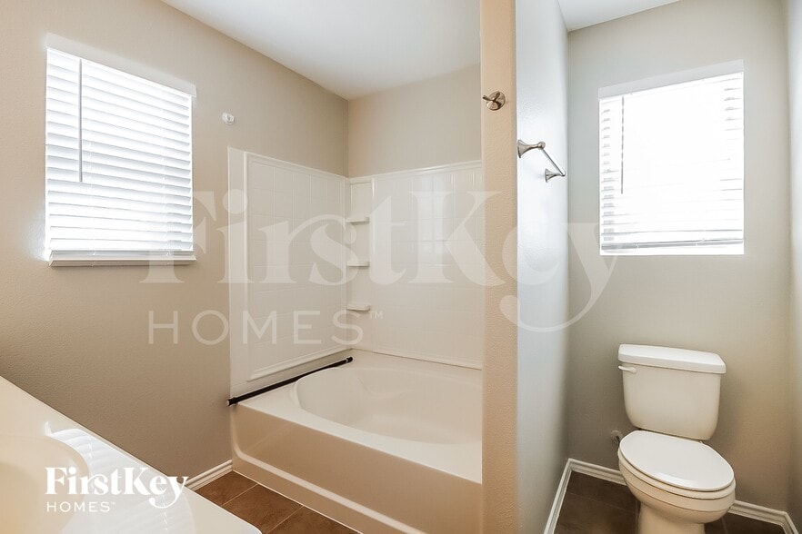 Building Photo - 1621 Perennial Ln