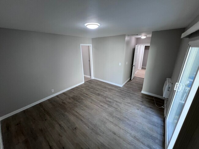 Building Photo - 1971 Evergreen St