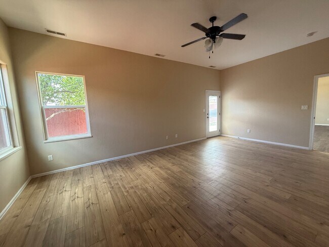 Building Photo - 450 Juniper St