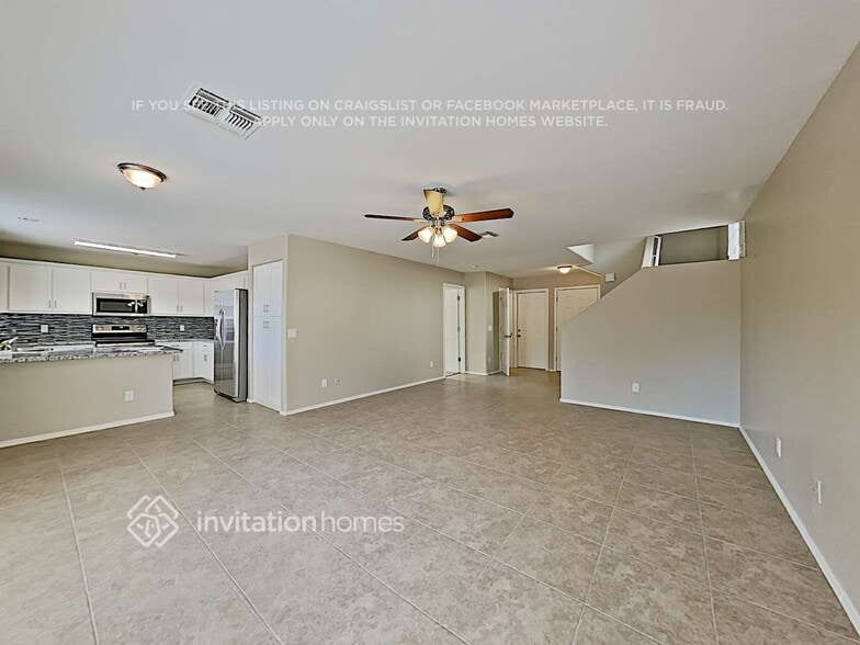 Building Photo - 12805 W Laurel Ln