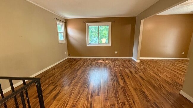 Building Photo - 8627/8635 Woodlawn Dr