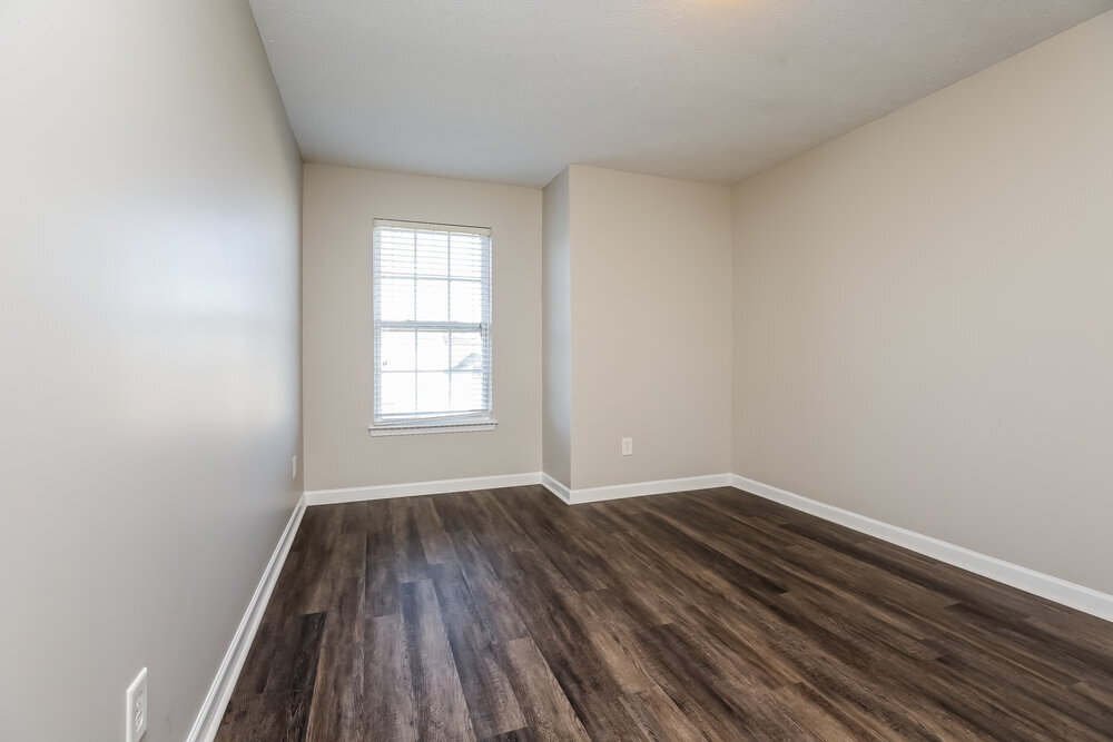 Building Photo - 172 Lyndhurst Dr