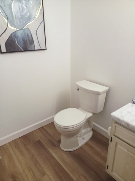 Small Bathroom - 1203 Dutilh Rd