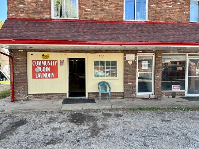 Primary Photo - 933 Roosevelt Blvd