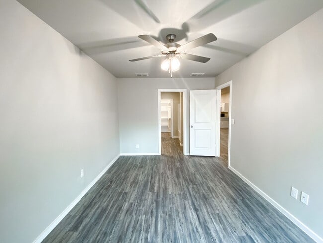 Building Photo - Luxurious Duplex in Frenship ISD!
