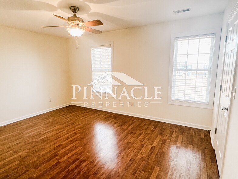 Building Photo - 208 Colonnade St