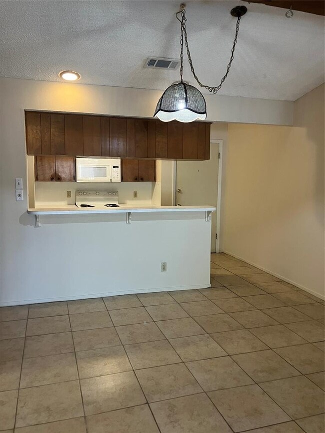 Building Photo - 8111 Ceberry Dr