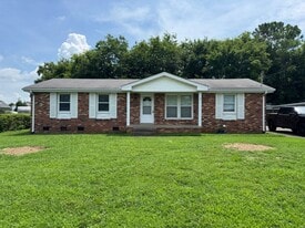 Building Photo - 515 Terry Ln