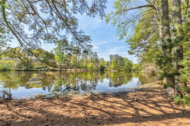 Building Photo - 3360 Turtle Lake Dr SE